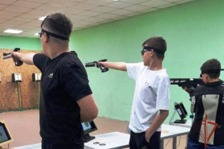 В преддверии празднования Дня отца дети сотрудников алтайской Росгвардии поздравили своих пап яркими победами