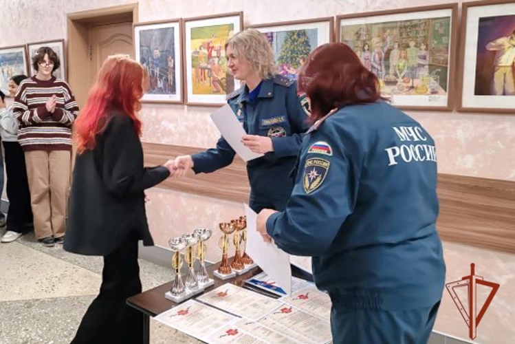 В преддверии празднования Дня отца дети сотрудников алтайской Росгвардии поздравили своих пап яркими победами