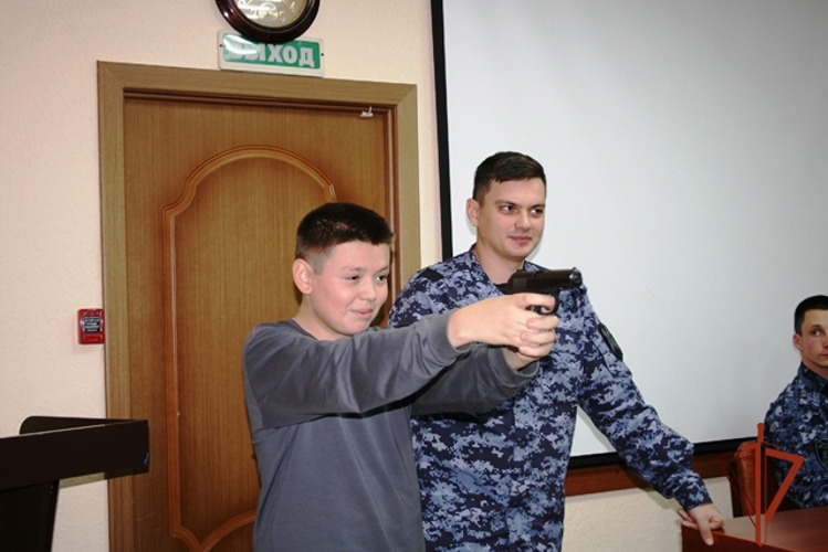 В Управлении вневедомственной охраны Алтайского края прошел День открытых дверей