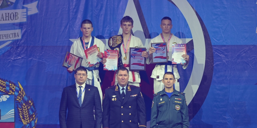 Начальник Управления Росгвардии по Алтайскому краю наградил победителей престижного турнира по армейскому рукопашному бою