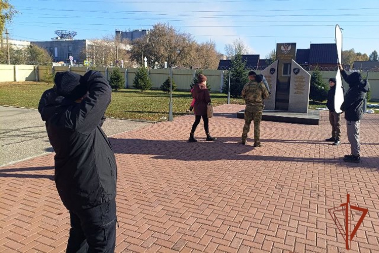 В Барнауле при поддержке  региональной Росгвардии реализуется проект «Люди, защищающие людей. СВО. Связь поколений...»
