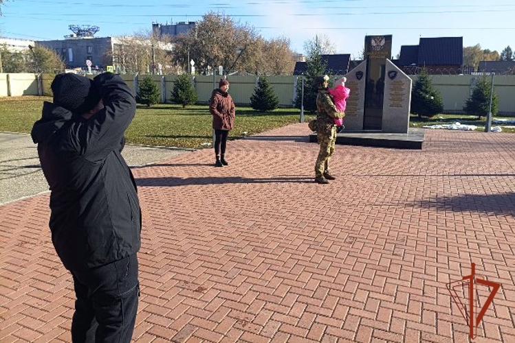 В Барнауле при поддержке  региональной Росгвардии реализуется проект «Люди, защищающие людей. СВО. Связь поколений...»