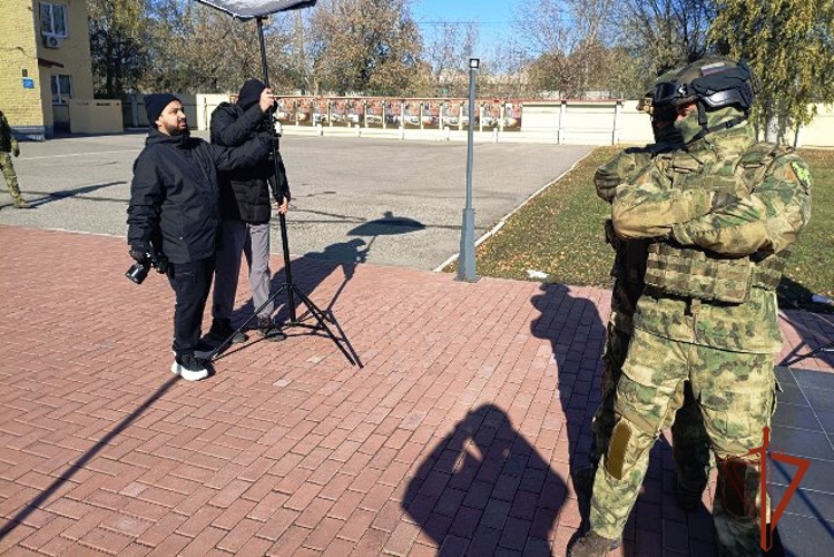 В Барнауле при поддержке  региональной Росгвардии реализуется проект «Люди, защищающие людей. СВО. Связь поколений...»
