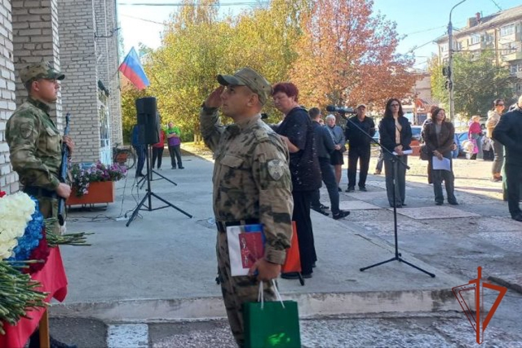 В Рубцовске росгвардейцы почтили память погибшего защитника Отечества