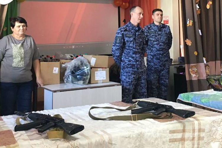 Росгвардейцы провели акцию для воспитанников детского дома 