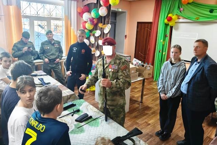 Росгвардейцы провели акцию для воспитанников детского дома 