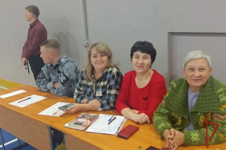 Бийский ОМОН «Форпост» стал почетным гостем спортивного праздника «Туризм без границ»