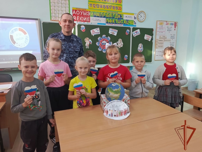 Росгвардия и школьники Рубцовска, Павловска и Кулунды отпраздновали День народного единства