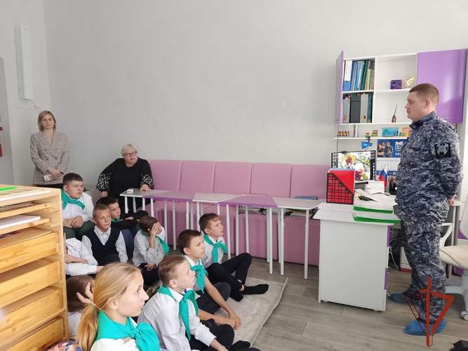 Росгвардия и школьники Рубцовска, Павловска и Кулунды отпраздновали День народного единства