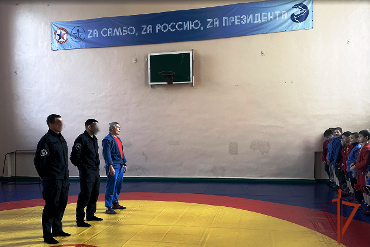 Алтайская Росгвардия и юные самбисты провели совместную тренировку