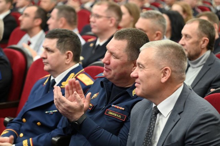 Руководитель региональной Росгвардии поздравил полицейских с профессиональным праздником