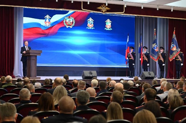 Руководитель региональной Росгвардии поздравил полицейских с профессиональным праздником
