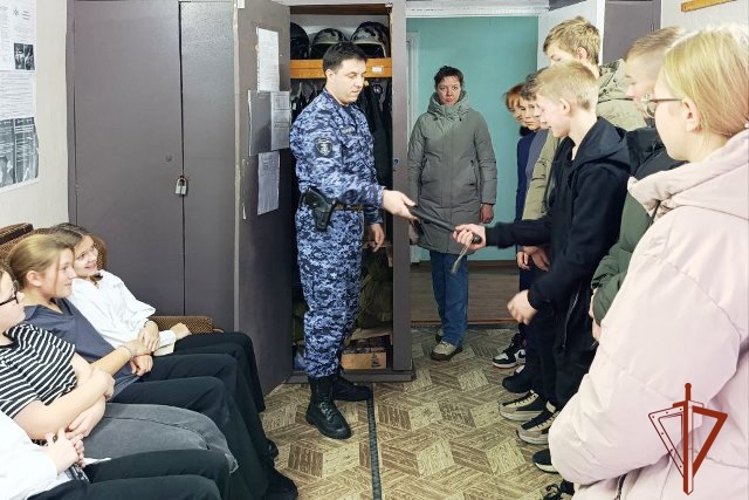 Сотрудники алтайской Росгвардии приняли участие в проекте «Билет в будущее»