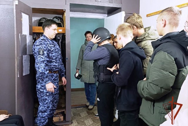 Сотрудники алтайской Росгвардии приняли участие в проекте «Билет в будущее»