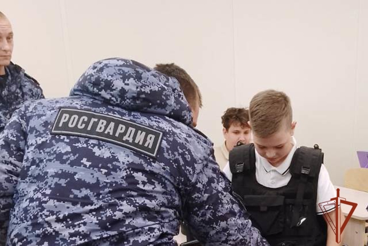 Алтайская Росгвардия вдохновляет юных патриотов