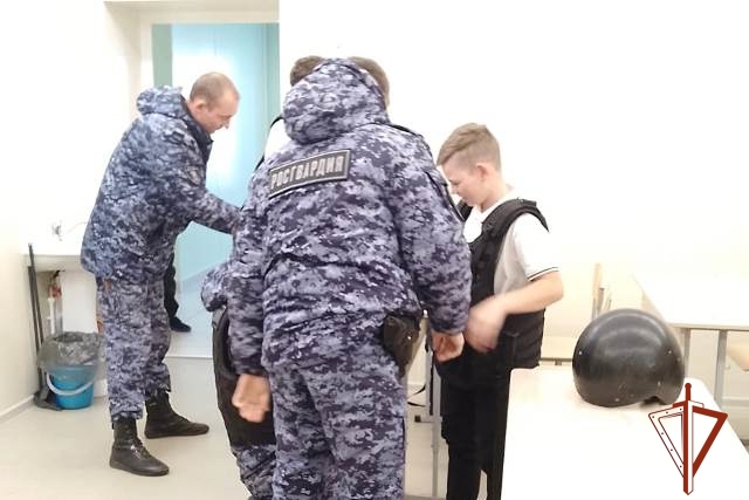 Алтайская Росгвардия вдохновляет юных патриотов
