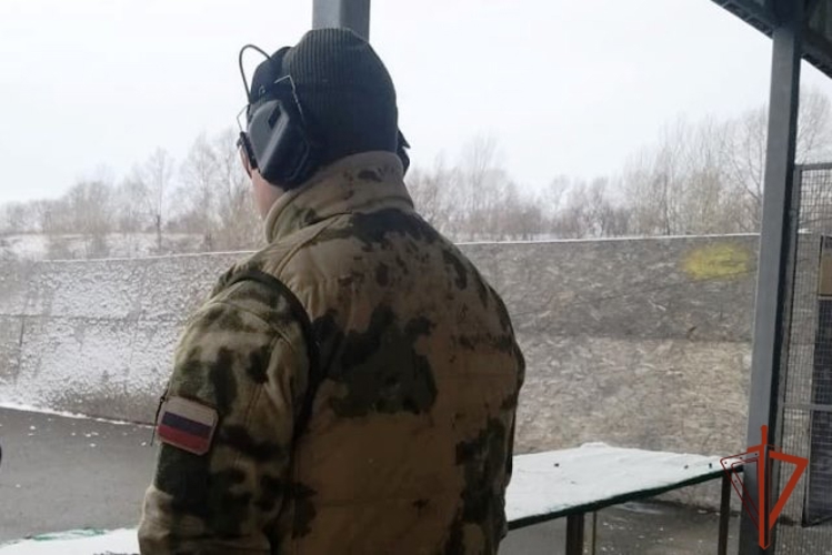 СОБР "Скала" и ветераны Росгвардии Алтайского края приняли участие в стрелковом турнире