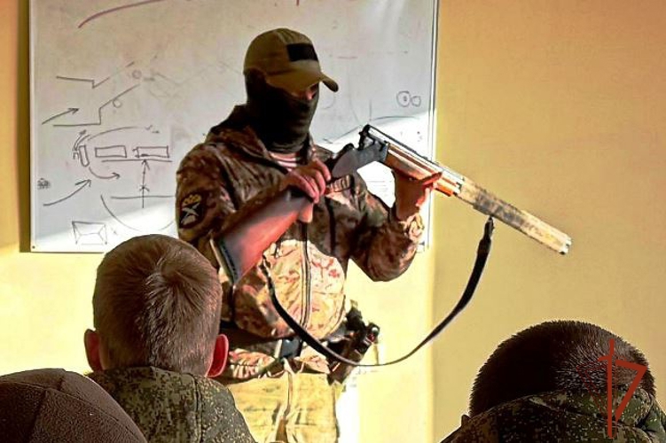 Росгвардейцы Алтайского края провели занятия для военнослужащих Министерства обороны