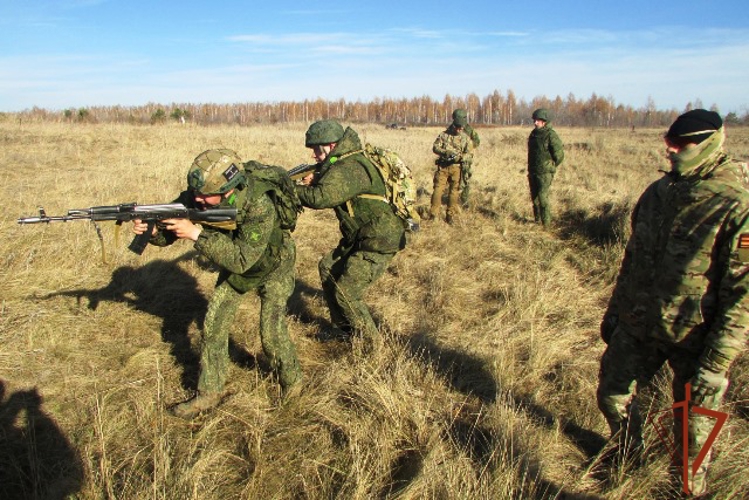 Росгвардейцы Алтайского края провели занятия для военнослужащих Министерства обороны