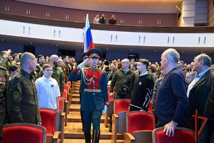 В Барнауле отдали дань уважения Защитникам Родины