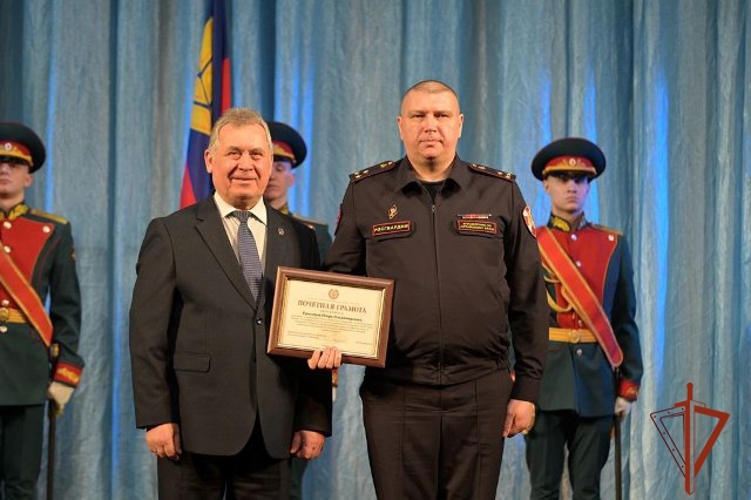 В Барнауле отдали дань уважения Защитникам Родины
