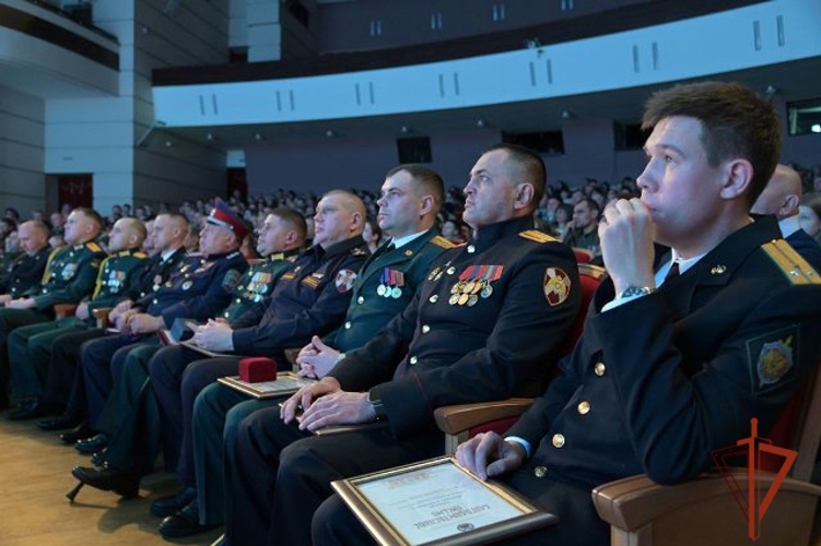 В Барнауле отдали дань уважения Защитникам Родины