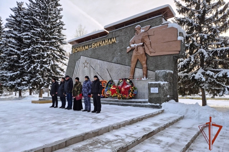 Алтайская Росгвардия отметила День Героев Отечества