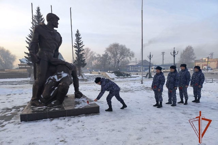 Алтайская Росгвардия отметила День Героев Отечества