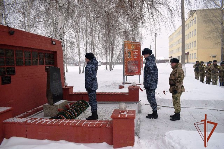 В алтайских соединениях Росгвардии проведены памятные мероприятия