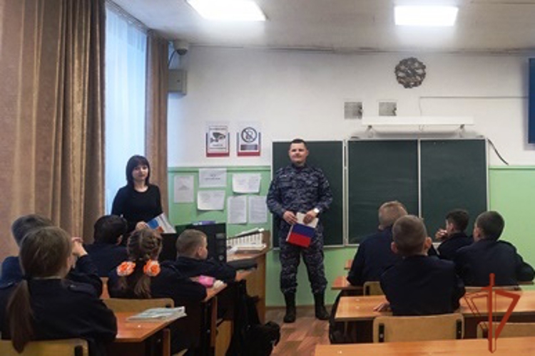 Рубцовские росгвардейцы провели урок мужества