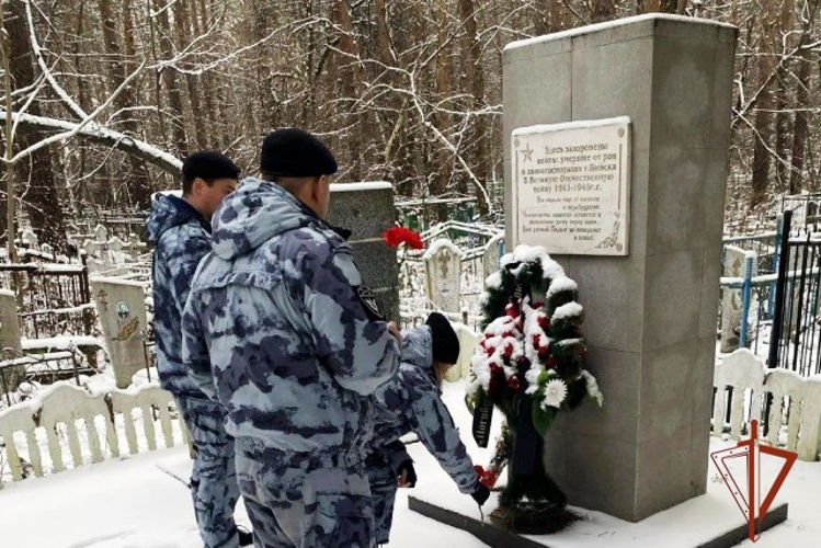 Алтайские Росгвардейцы почтили память Неизвестного солдата