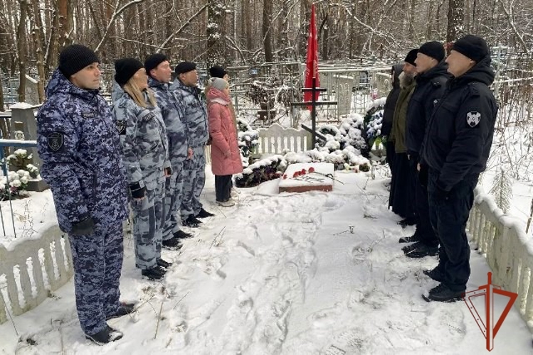 Алтайские Росгвардейцы почтили память Неизвестного солдата