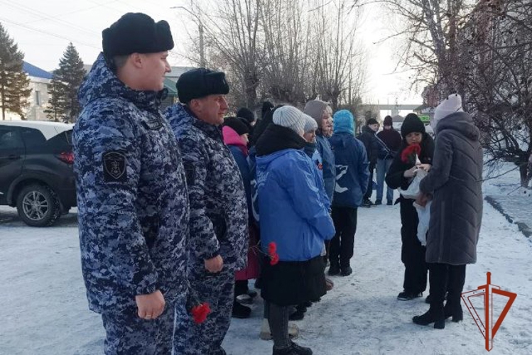 Алтайские Росгвардейцы почтили память Неизвестного солдата