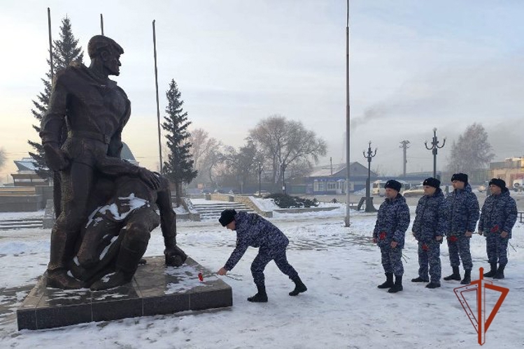 Алтайские Росгвардейцы почтили память Неизвестного солдата