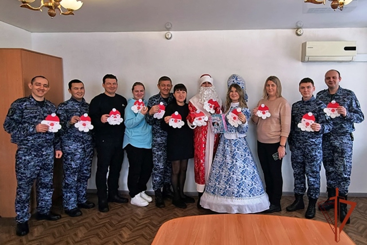 Росгвардия Алтайского края подарила праздник кулундинским первоклашкам