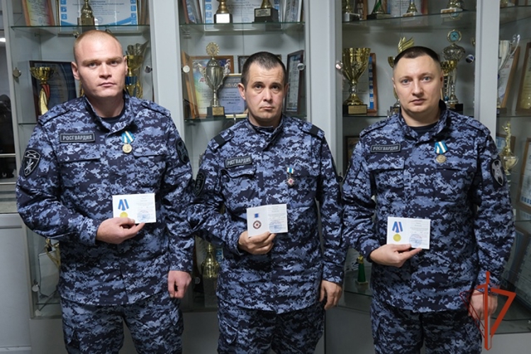 Росгвардейцы Алтайского края отмечены наградами МЧС
