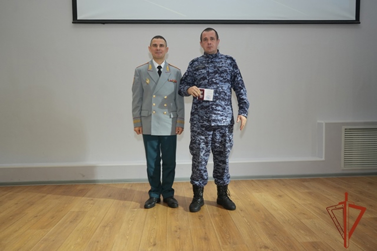 Росгвардейцы Алтайского края отмечены наградами МЧС