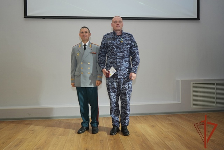 Росгвардейцы Алтайского края отмечены наградами МЧС