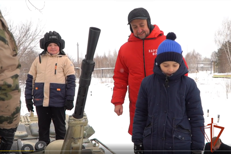 Росгвардия Алтайского края помогла исполнить новогодние желания