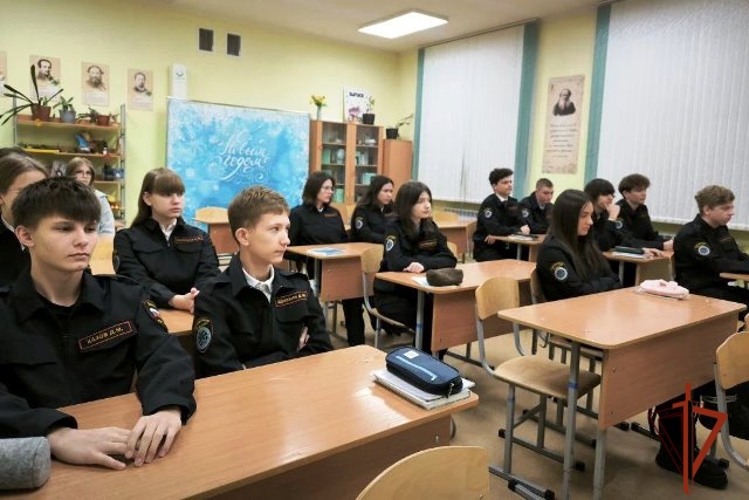 Росгвардия и школа Барнаула объединили усилия в патриотическом воспитании