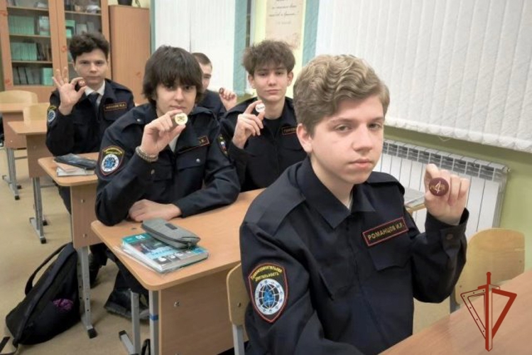 Росгвардия и школа Барнаула объединили усилия в патриотическом воспитании