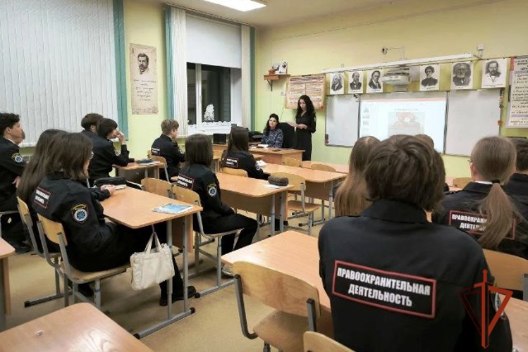Росгвардия и школа Барнаула объединили усилия в патриотическом воспитании