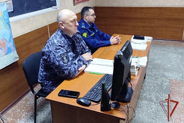 Алтайские росгвардейцы организовали встречу с представителем прокуратуры