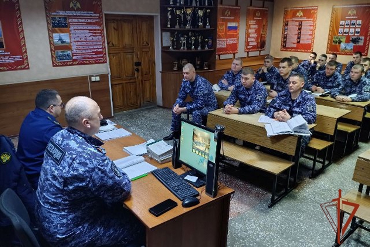 Алтайские росгвардейцы организовали встречу с представителем прокуратуры
