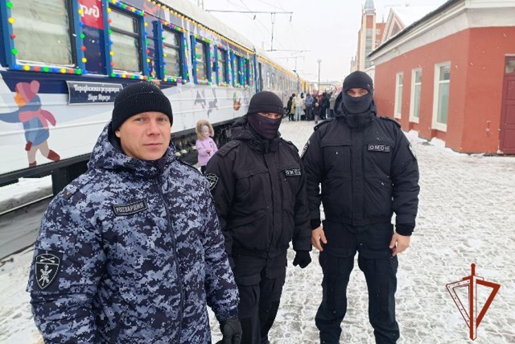 Управление Росгвардии по Алтайскому краю обеспечило безопасность акции «Поезд Деда Мороза»