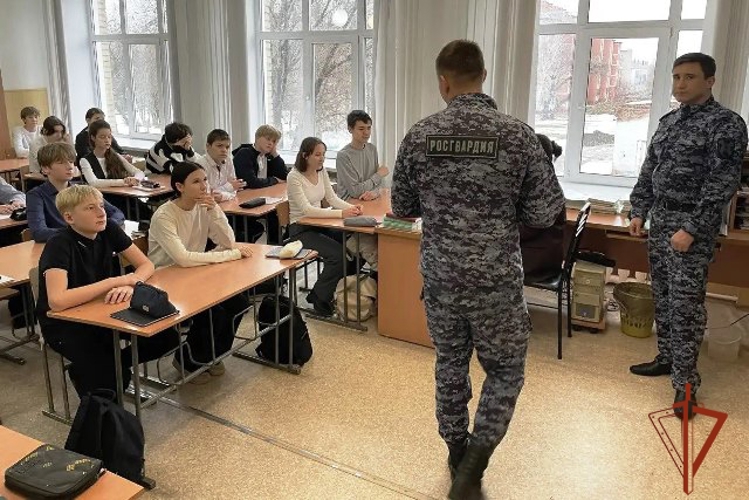 Новоалтайские разрешители встретились со школьниками
