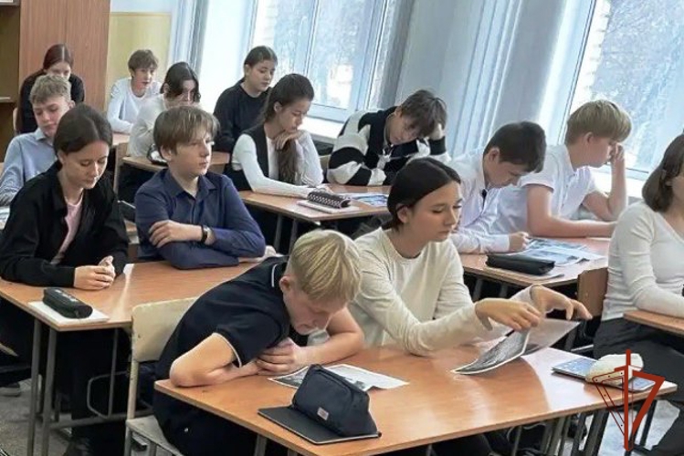 Новоалтайские разрешители встретились со школьниками