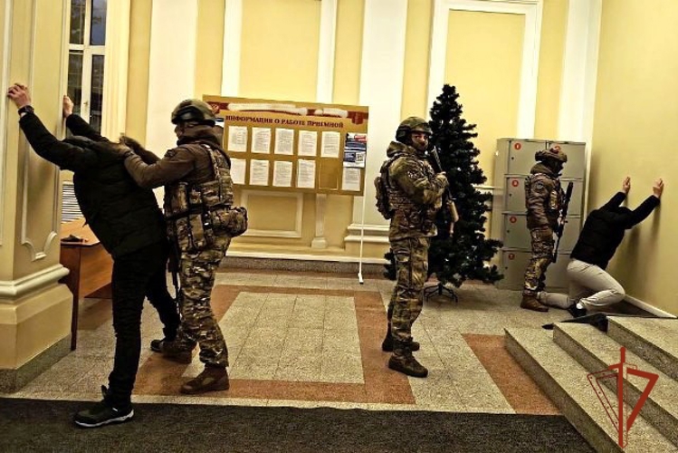 Росгвардия и полиция Алтайского края отработали взаимодействие на совместных учениях