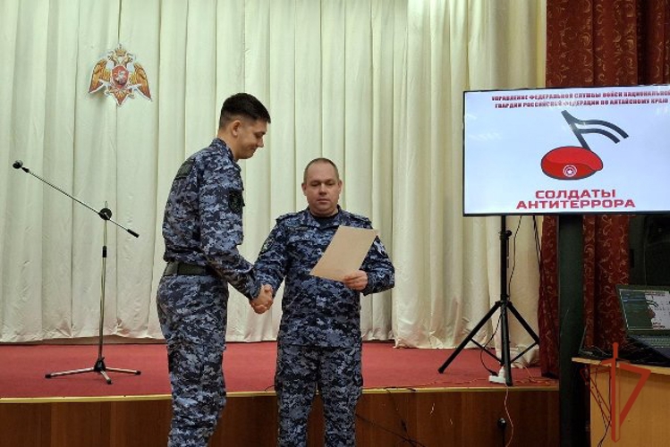 В Барнауле вручили дипломы победителям творческого конкурса «Солдаты антитеррора»