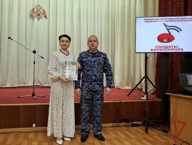 В Барнауле вручили дипломы победителям творческого конкурса «Солдаты антитеррора»